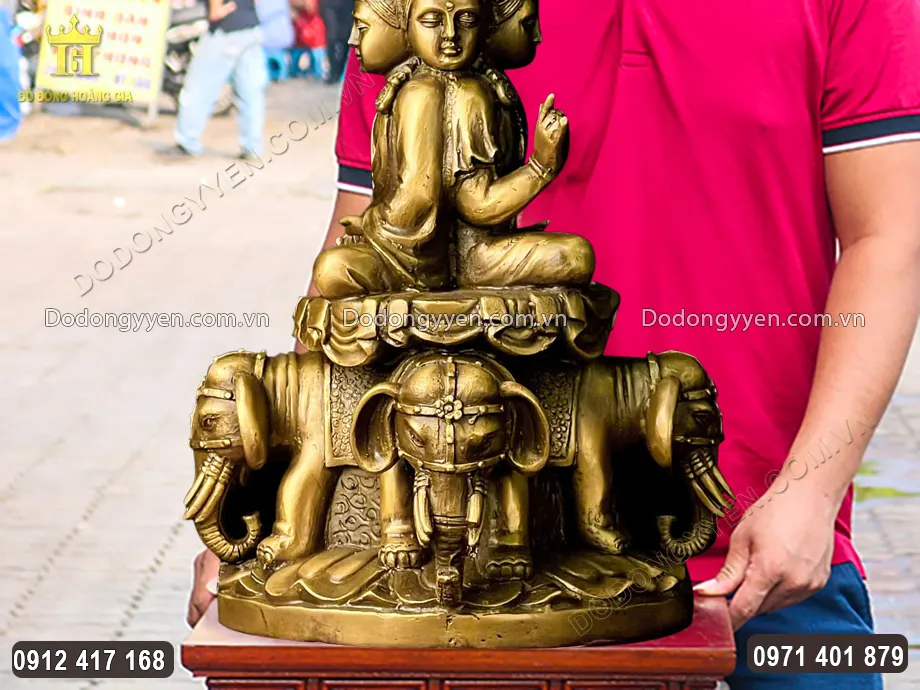 Từng họa tiết hoa văn được chạm khắc sắc n&eacute;t